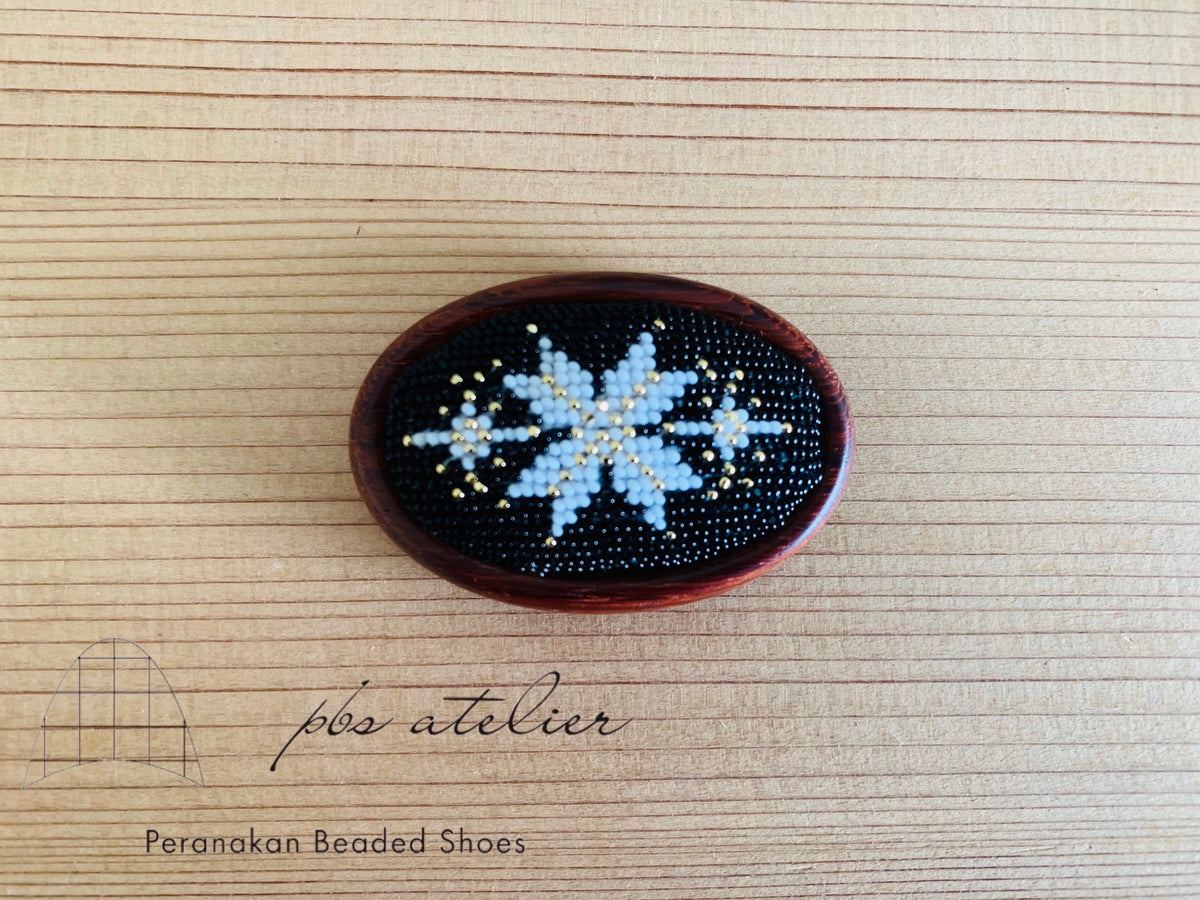 プラナカンビーズ刺繍ブローチキット(雪の結晶/赤茶台座)Peranakan Beading Broach Kit (snow crystal/ Red  paddock broach frame)