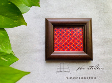 プラナカンビーズ刺繍額付きキット(赤の幾何学)Peranakan Beading Kit (Red geometric)