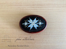 Load image into Gallery viewer, プラナカンビーズ刺繍ブローチキット(雪の結晶/赤茶台座)Peranakan Beading Broach Kit (snow crystal/ Red paddock broach frame)