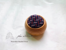 Load image into Gallery viewer, プラナカンビーズ刺繍針山キット(矢羽根)DIY Pin Cushion with Fregrance Wooden Bowl (yabane)