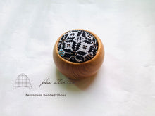 Load image into Gallery viewer, プラナカンビーズ刺繍針山キット(幾何学) DIY Pin Cushion with Fregrance Wooden Bowl (geometric)